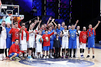 Дмитрий Азаров принял участие в Матче Друзей на "ВТБ Арене"