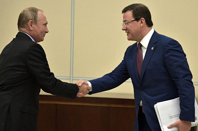 Дмитрий Азаров поздравил Владимира Путина с днем рождения