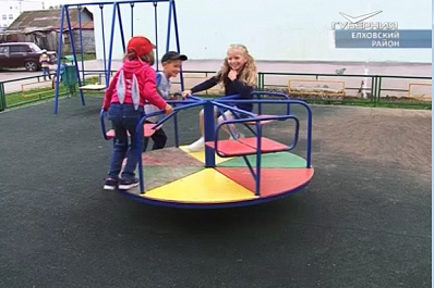 Новые медпункты, парки и детские площадки: главы районов губернии отчитались Дмитрию Азарову о реализации нацпроектов