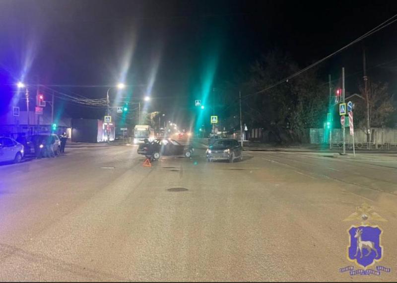 Женщина пострадала при столкновении двух легковушек в Самаре