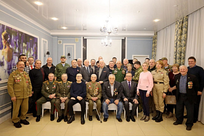 Память и преемственность: в День Неизвестного Солдата Герой России встретился с самарскими ветеранами