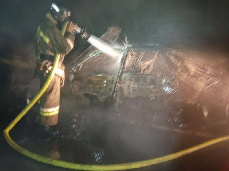 В Самарской области ночью на трассе на ходу загорелась "Приора"