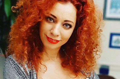 Рыжая бестия в Самаре: экс-солистка "Ленинграда" Юлия Коган рассказала о жизни в коммуналке и отношениях со Шнуровым