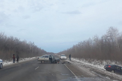 Под Самарой в машину с ребенком влетела иномарка со встречки