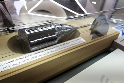 В России представили образец монокристаллического кремния из отечественного сырья