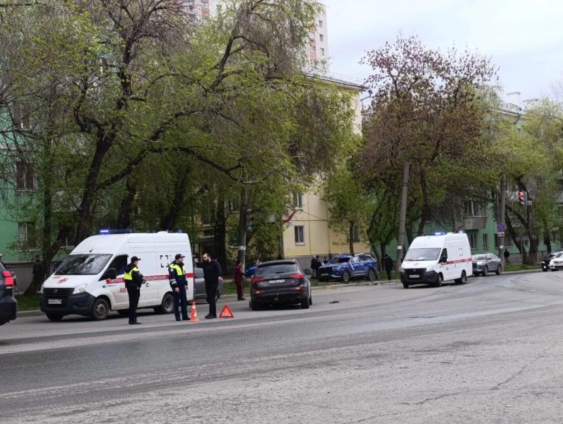 В Самаре 30 апреля около Крымской площади столкнулись две иномарки 