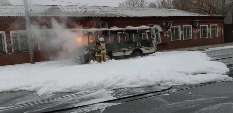 В Самаре загорелся пассажирский автобус