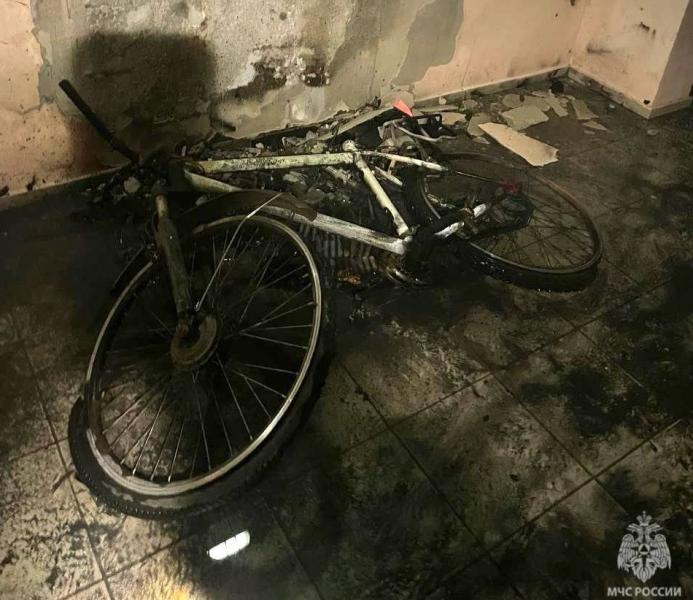 В Тольятти загорелся электровелосипед в подъезде десятиэтажки