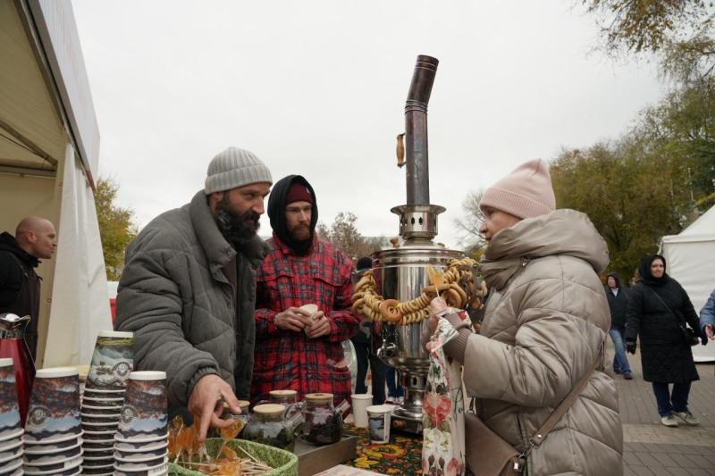 Видео: в Самаре прошел народный фестиваль традиций "Русский характер"