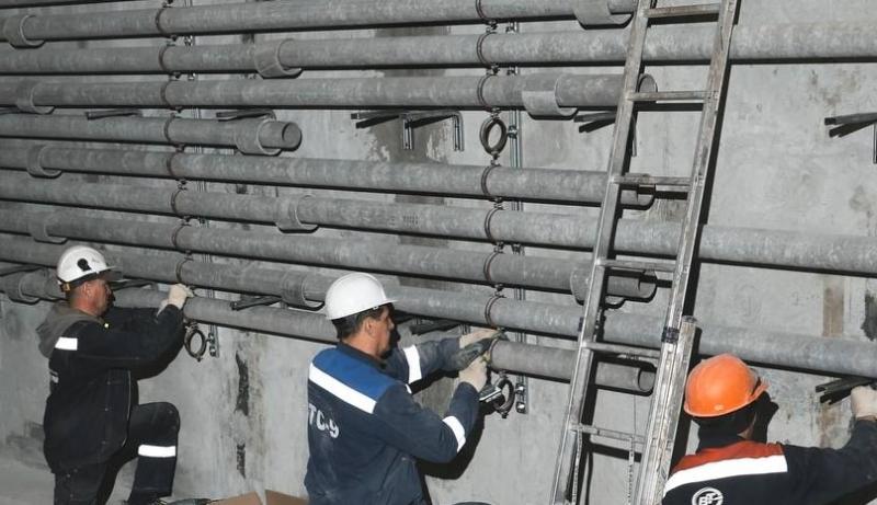 Вячеслав Федорищев посетил строящуюся станцию "Театральная" и поздравил метростроителей с профессиональным праздником