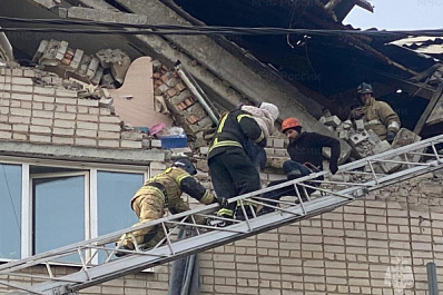 Люди еще под завалами: спасатели ликвидируют последствия взрыва бытового газа в многоэтажке Читы