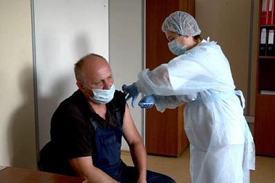 В Самарской области сотрудники сетевой компании прошли вакцинацию от COVID-19