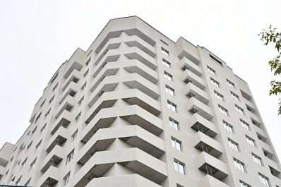 Дмитрий Азаров в прямом эфире взял на контроль обращения жителей по вопросам ЖКХ