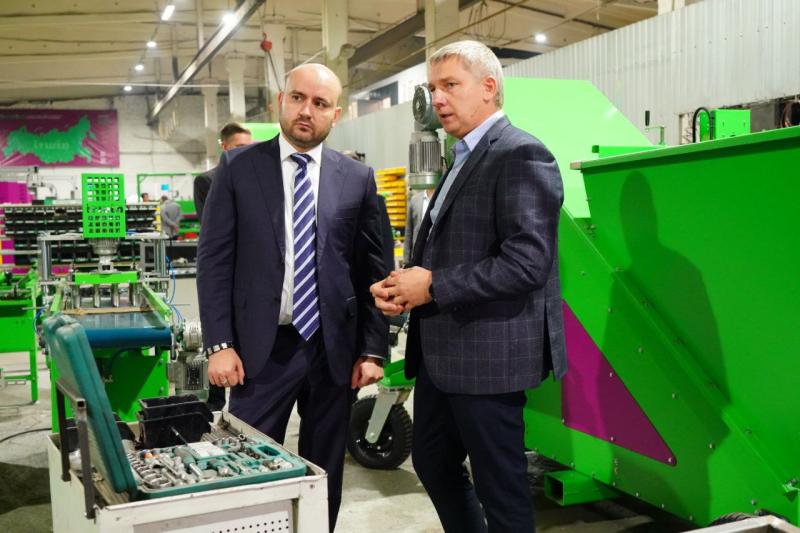 Вспахивают роботы, а не человек: губернатору Самарской области представили передовые сельхозмашины