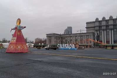 На площади Куйбышева установили 10-метровую Маслену