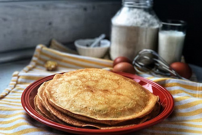 Врач-терапевт рассказала, как на Масленицу приготовить полезные блины