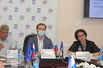 Губернатор Дмитрий Азаров подписал постановление по выплатам компенсации за вывоз мусора