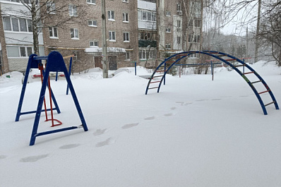 В Елховке отремонтировали опасные детские площадки