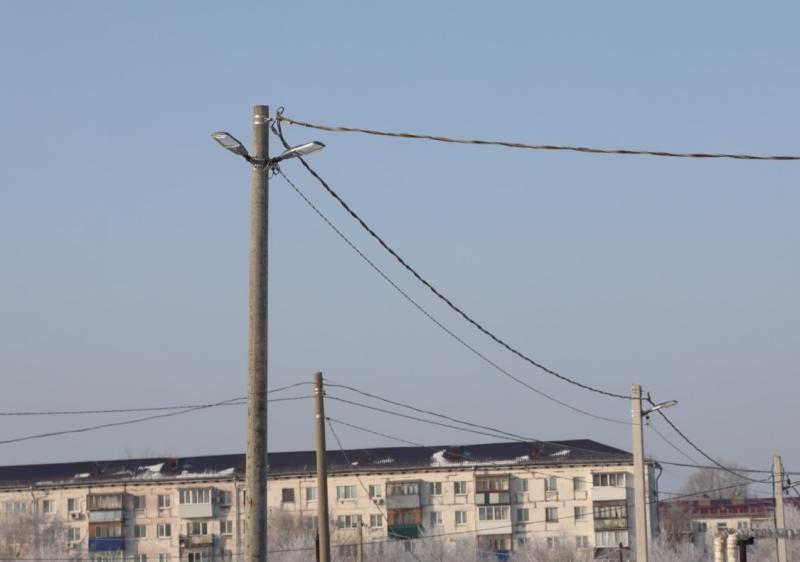 В Чапаевске на улице Толстого установили освещение и благоустроили дорогу 