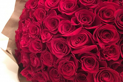 В преддверии 8 Марта Роспотребнадзор рассказал о том, на что следует обратить внимание при покупке подарков