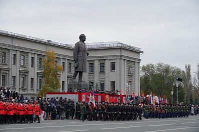 Связь времен и поколений: в Самаре проходит Парад Памяти