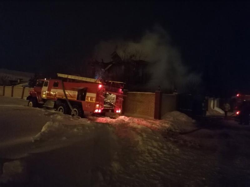 Пенсионерка и ее сын погибли при пожаре в частном доме в Самарской области