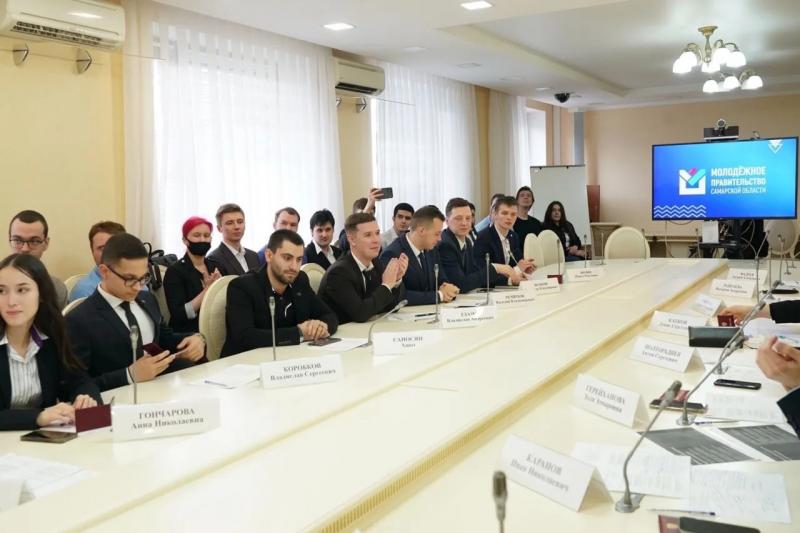 На заседании Правительства Самарской области о своей работе рассказали министры молодежного правительства