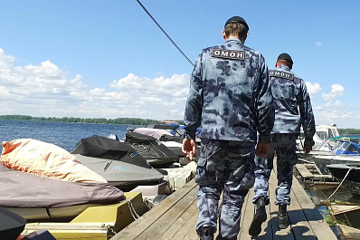 Самарские росгвардейцы спасли тонущего болельщика