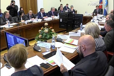 Дмитрий Азаров обсудил с обманутыми дольщиками проблемы 17 долгостроев