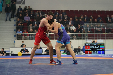 "Новая высота" в Самаре: Дворец спорта собрал сильнейших молодых борцов России