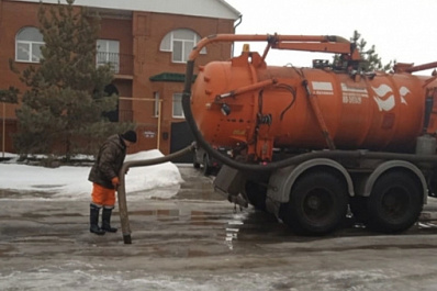 В поселке Новокашпирский восстановили движение по ранее затопленной дороге