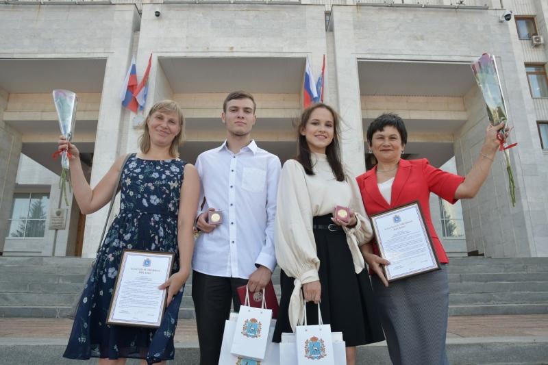 В Самаре выпускникам школ вручили медали "За особые успехи в учении"