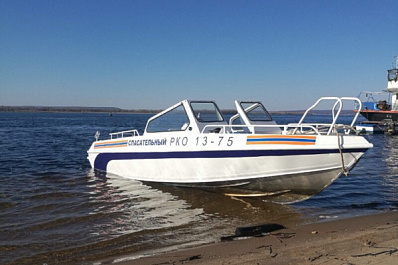 Спасатели переправили на другой берег Волги женщину с открытым переломом