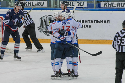 Хоккеисты Лады разгромили нижнекамский Нефтехимик