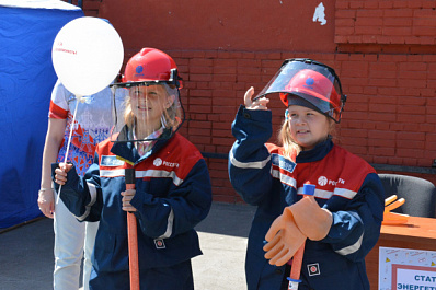Энергетики напомнили, как обезопасить детей на каникулах