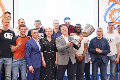 Баскетболисты "Самары" отпраздновали победу в Суперлиге вместе с болельщиками