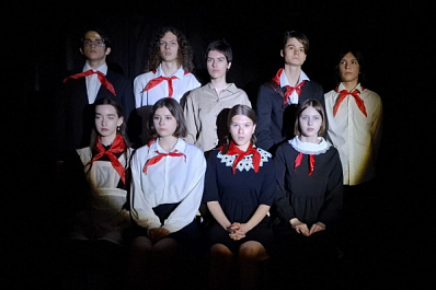 Самарские школьники поставили спектакль "Завтра была война" 