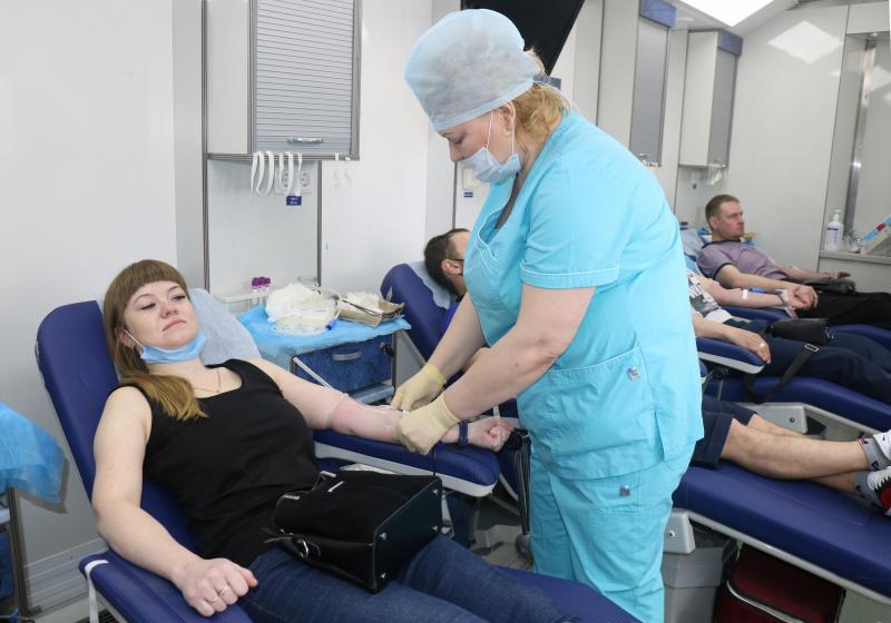 Заводчане Новокуйбышевска в День донора сдали более 40 литров крови