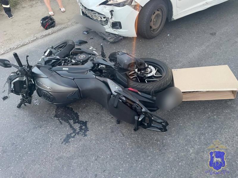 В Самаре мотоциклист врезался во встречный Peugeot