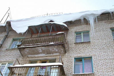 Самарца будут судить за падение наледи с крыши дома на подростка