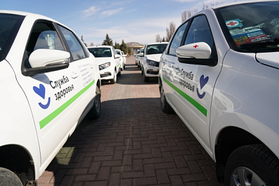 Автопарк самарской поликлиники № 14 пополнили 8 новых машин неотложки