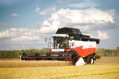 Продовольственная безопасность страны: как современная агротехника помогает предприятию Самарской области поднимать урожайность