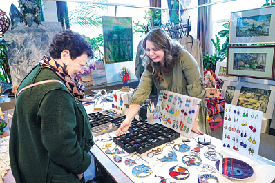 Синтез искусства и городской среды: в самарском Доме архитектора прошли выставка и арт­маркет 