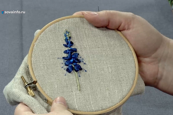 Вышиваем лентами цветы. Ручная работа