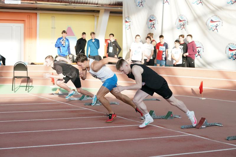 Самарский бегун Дмитрий Лопин завоевал бронзу на первых в 2024 году всероссийских соревнованиях по легкой атлетике