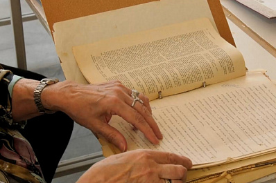 В самарский музей имени Алабина передали ценные материалы из библиотеки Владимира Казарина