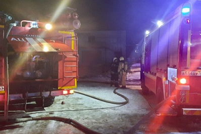 В Самаре ночью горел склад с полимерными трубами