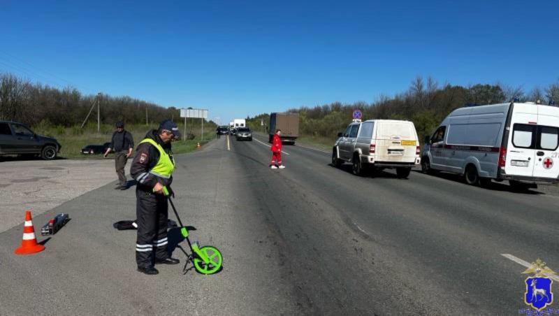 В Сызрани парень без прав на незарегистрированном мопеде врезался в иномарку