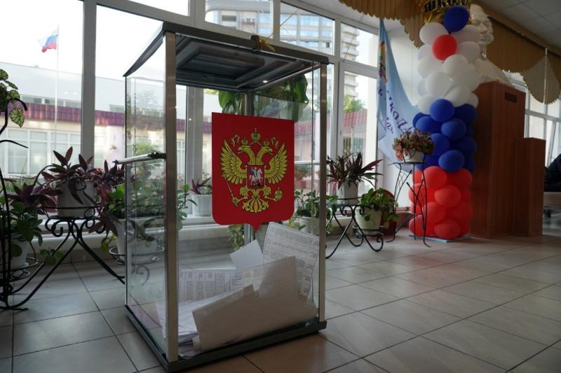 Губернатор Дмитрий Азаров поддержал решение Президента Владимира Путина участвовать в выборах