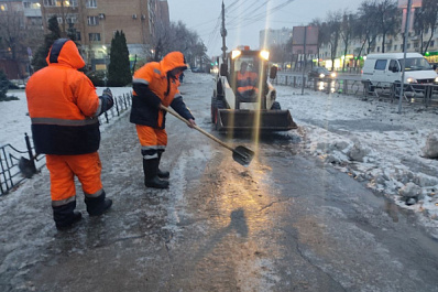 Круглосуточный режим: в Самаре в ночь на 19 декабря службы благоустройства продолжат ликвидировать последствия экстремальной погоды